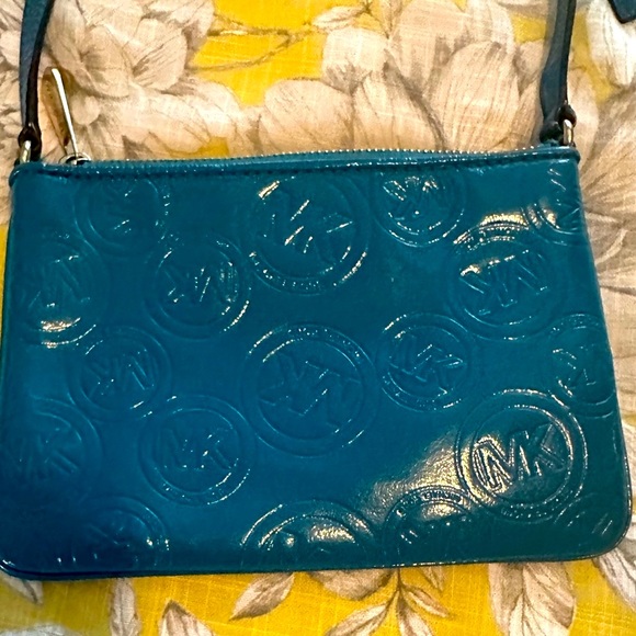 Vintage, Michael Kors Signature Patent Crossbody - Picture 10 of 11